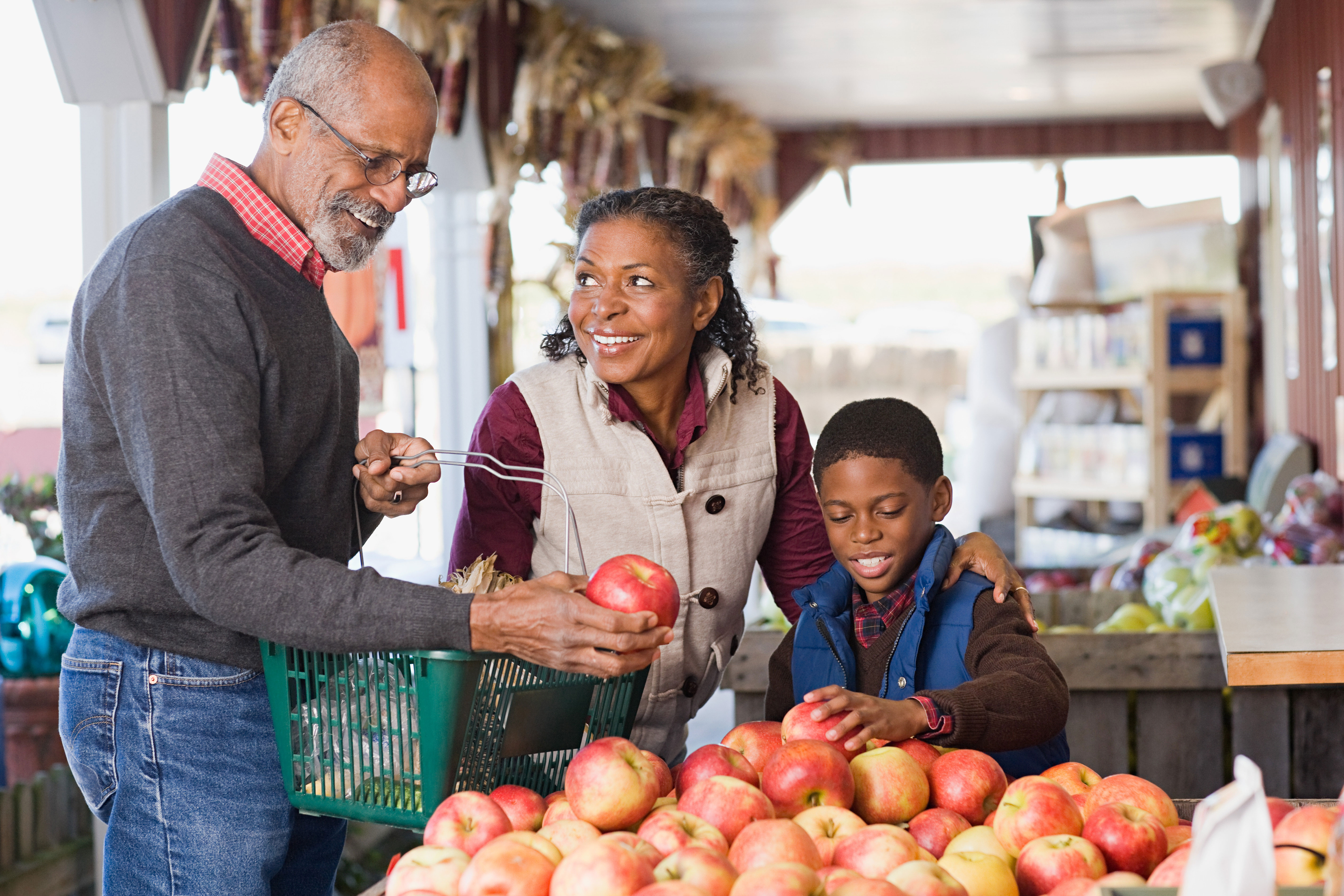 Multi-generational family grocery shopping.